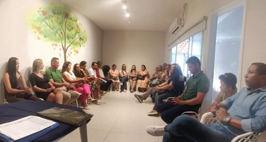 Subsecretária Deiva Motta fala aos coordenadores sobre a importância da integração e planejamento Foto: Divulgação