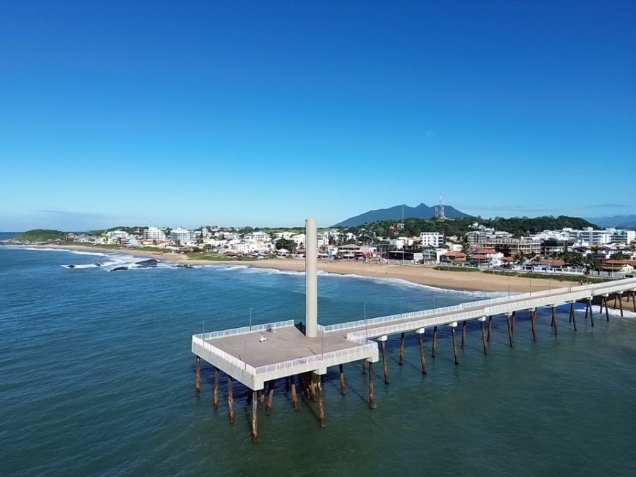Novo visual do Píer do Emissário reforça a paisagem turística de Rio das Ostras Foto: Eduardo Yoshi