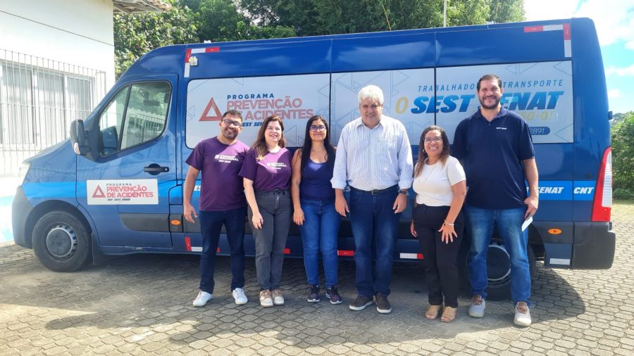 Mário Max, no meio, recebeu a equipe do SEST SENAT, na última quarta-feira, dia 6 Foto: Divulgação