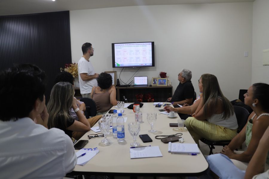 Rodrigo Oliveira apresentou investimentos e as possibilidades do Programa Agora Tem Especialistas para os municípios Foto: Ákilla Ribeiro