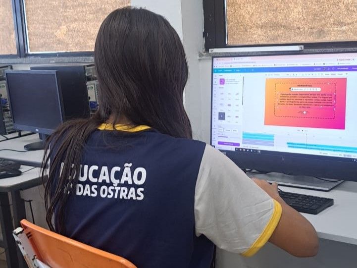 Alunos atuam como produtores de conteúdo ao elaborar reportagens, entrevistas, artigos, registros de projetos e notícias sobre o cotidiano escolar. Foto: Divulgação