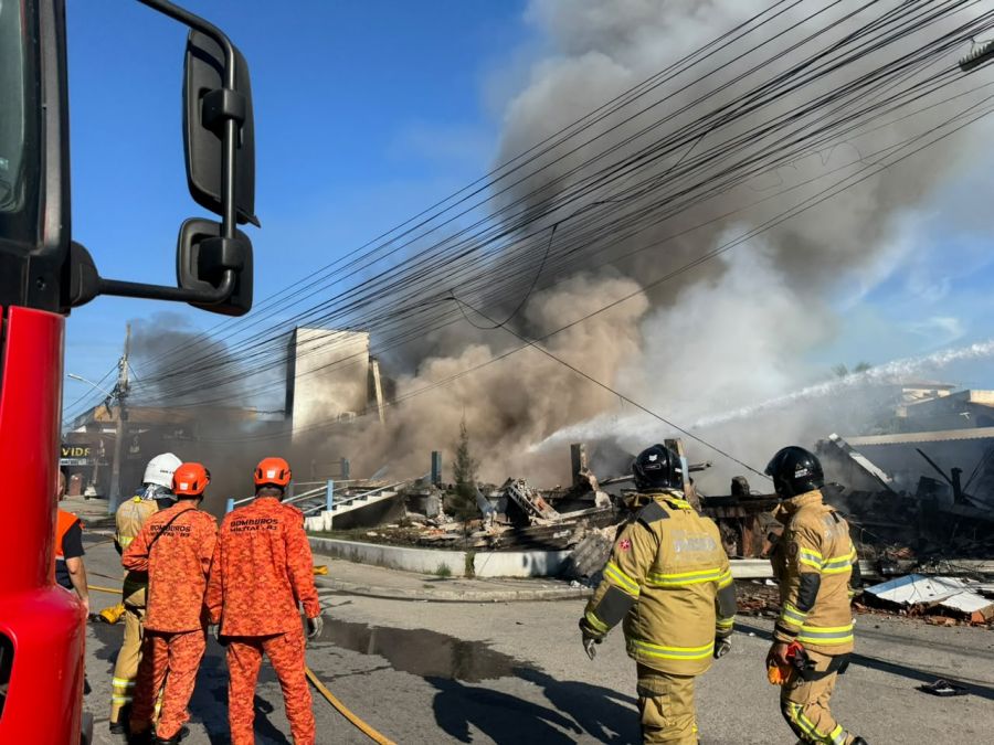 Incêndio acontece nesta manhã de terça-feira, 30, na Unidade, que fica no Jardim Campomar. Foto: Eduardo Yoshi