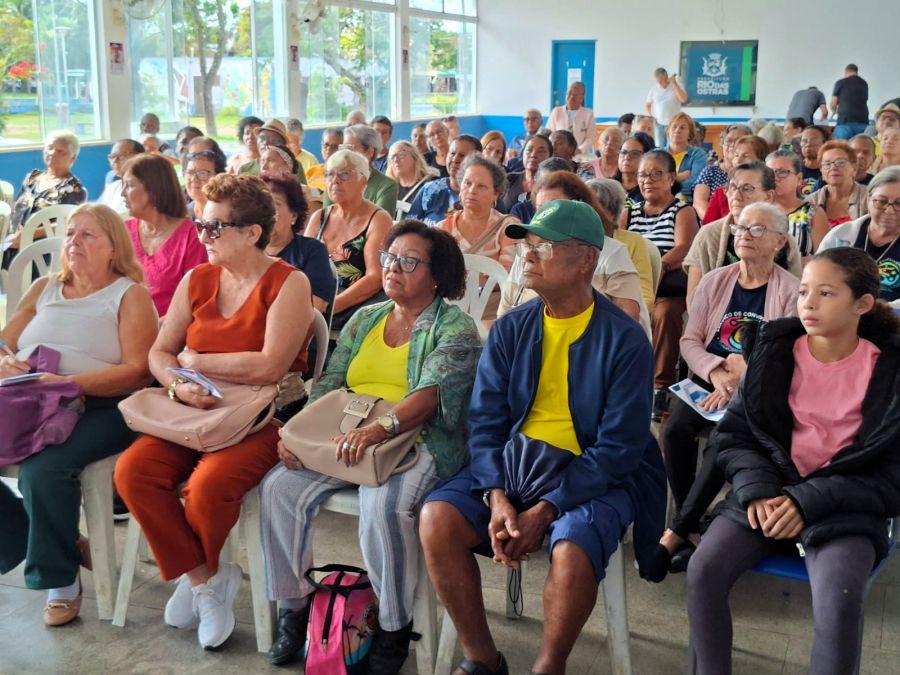 Ação do Junho Violeta reuniu idosos, familiares e representantes da rede de proteção Foto: Divulgação