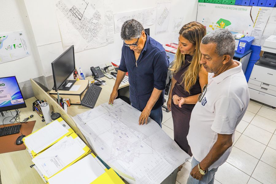 Secretário de Urbanismo conversa com equipe de Regularização Fundiária sobre próximas ações do Programa Foto: Davi Santos