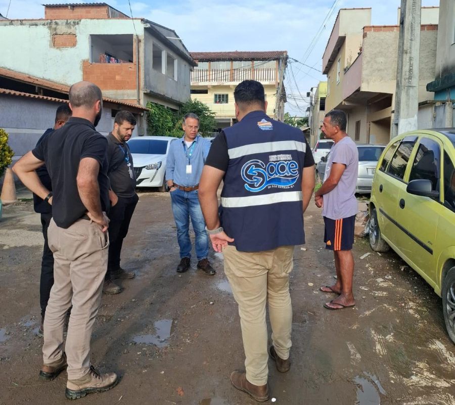 SAAE levou gestores e técnicos da Rio + até locais onde os moradores têm sérios problemas com a empresa Foto: Divulgação