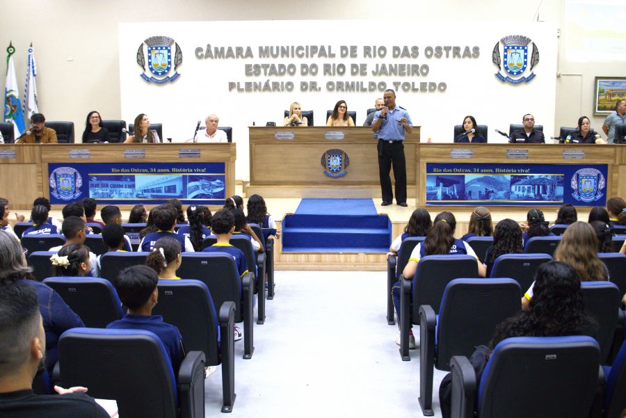 O curso com duração de aproximadamente quatro meses é ministrado pelos policiais militares. Foto: Alexandre Leite