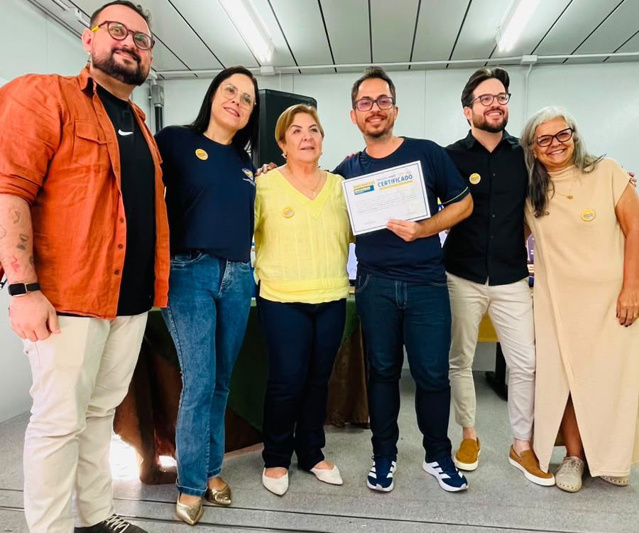O professor Abraão Baeta foi o vencedor na Categoria IV Recomposição das Aprendizagens (6º ao 9º ano) Foto: Divulgação