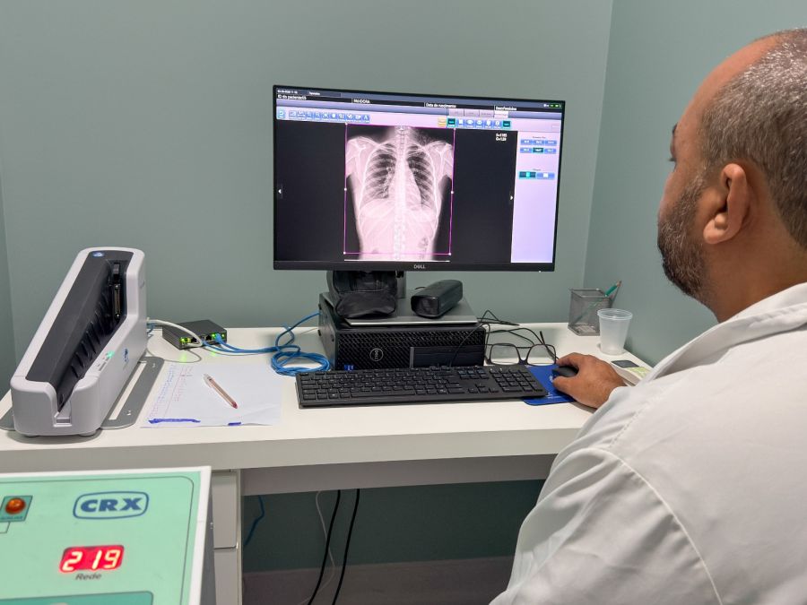 Unidade conta com sistema digital para gerenciamento de informações e impressão de laudos e exames Foto: Ákilla Ribeiro