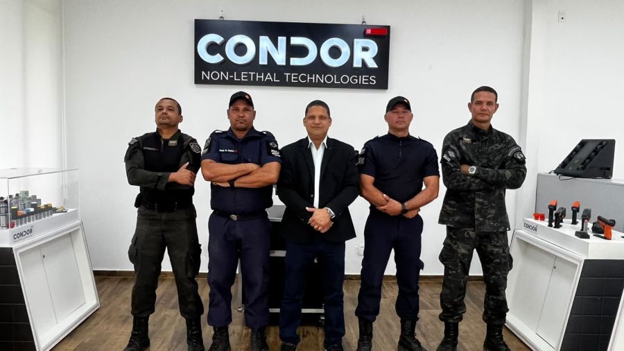 Realizado pela Condor Tecnologias Não Letais, em Nova Iguaçu, o treinamento integra o programa de capacitação do CEPROF Foto: Divulgação