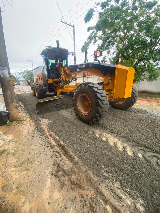 Já nas localidades de Village e Terra Firme, os trabalhos estão concentrados no patrolamento e nivelamento Foto: Divulgação