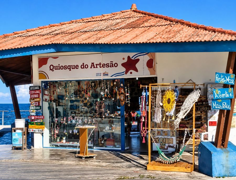 O Quiosque do Artesão fica instalado na orla da praia de Costazul. Foto: divulgação