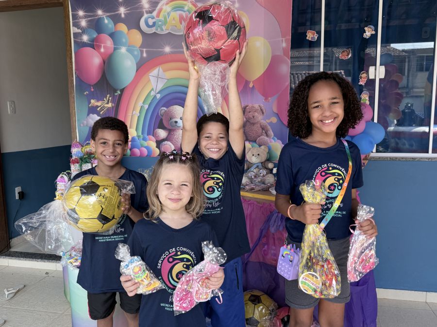 Alegria e diversão com os brinquedos da festa Foto: Ákilla Ribeiro