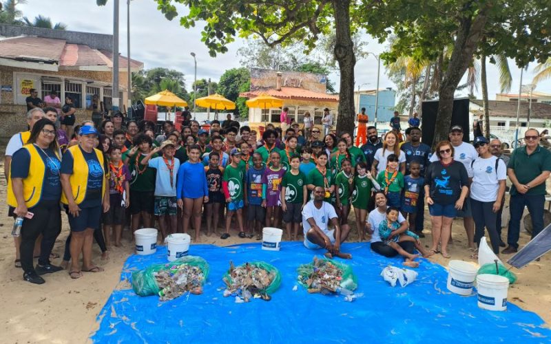 A ONG Mar sem Lixo já realizou outras ações de limpeza nas praias de Rio das Ostras com grande participação popular Foto: Divulgação