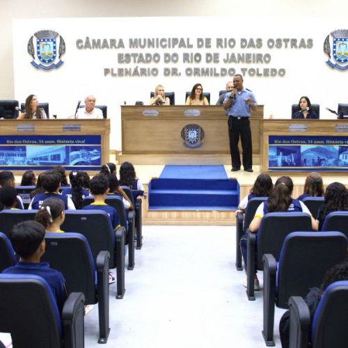 O curso com duração de aproximadamente quatro meses é ministrado pelos policiais militares. Foto: Alexandre Leite