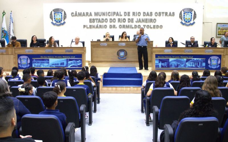 O curso com duração de aproximadamente quatro meses é ministrado pelos policiais militares. Foto: Alexandre Leite