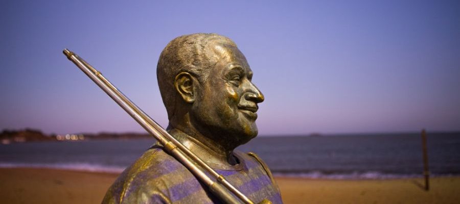 A atividade acontece junto à famosa estátua do artista, localizada no calçadão. Foto: Jorge Ronald