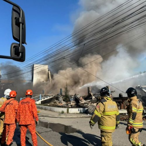 Incêndio acontece nesta manhã de terça-feira, 30, na Unidade, que fica no Jardim Campomar. Foto: Eduardo Yoshi
