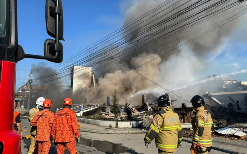 Incêndio acontece nesta manhã de terça-feira, 30, na Unidade, que fica no Jardim Campomar. Foto: Eduardo Yoshi