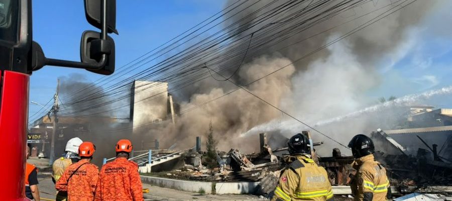 Incêndio acontece nesta manhã de terça-feira, 30, na Unidade, que fica no Jardim Campomar. Foto: Eduardo Yoshi
