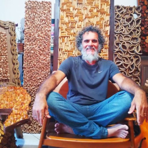 O artista plástico Ehli Barbös apresenta ao público um conjunto de obras que nasce diretamente da natureza Foto: Divulgação