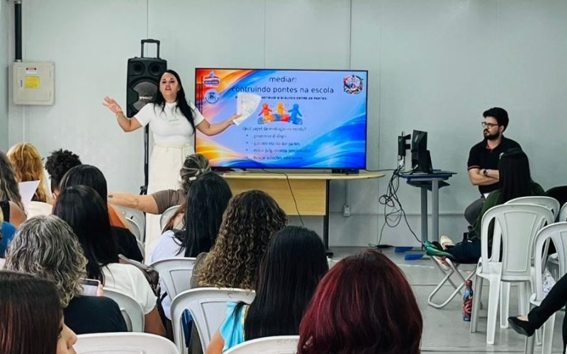 Participam da capacitação integrantes das equipes de Orientações Pedagógica e Educacional e da Supervisão de Ensino Foto: Divulgação