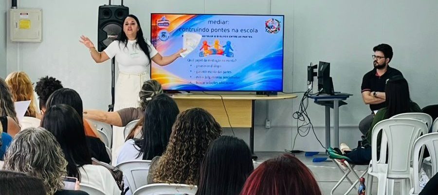 Participam da capacitação integrantes das equipes de Orientações Pedagógica e Educacional e da Supervisão de Ensino Foto: Divulgação