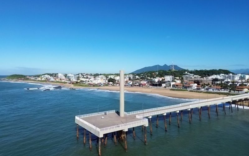 Novo visual do Píer do Emissário reforça a paisagem turística de Rio das Ostras Foto: Eduardo Yoshi
