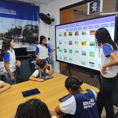 Alunos de cinco unidades escolares do Município participaram de experiências práticas de criação de jogos, animações, histórias interativas e projetos autorais desenvolvidos na plataforma Scratch Foto: Divulgação