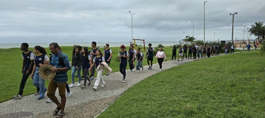 Cerca de 40 estudantes do 9º ano participaram da ação em alusão ao Dia do Turismo. Foto: Matheus Müller