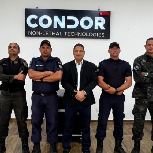 Realizado pela Condor Tecnologias Não Letais, em Nova Iguaçu, o treinamento integra o programa de capacitação do CEPROF Foto: Divulgação