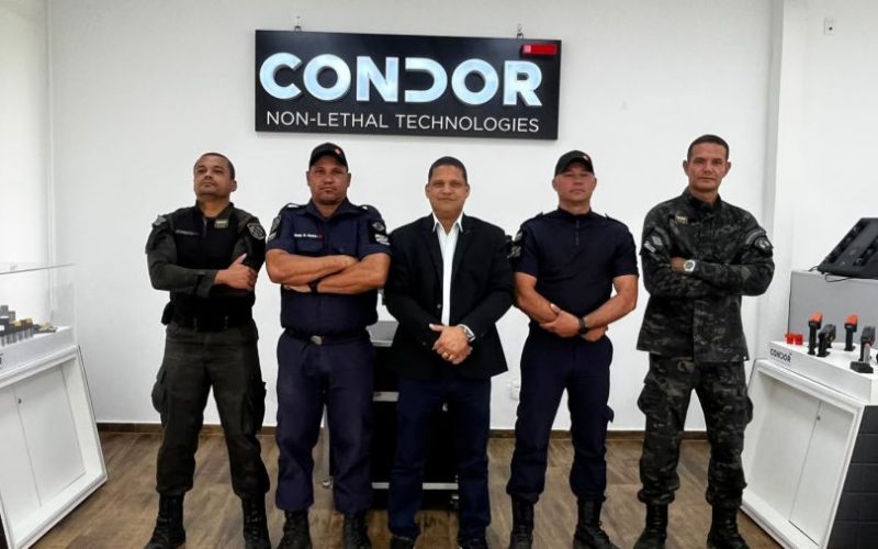 Realizado pela Condor Tecnologias Não Letais, em Nova Iguaçu, o treinamento integra o programa de capacitação do CEPROF Foto: Divulgação