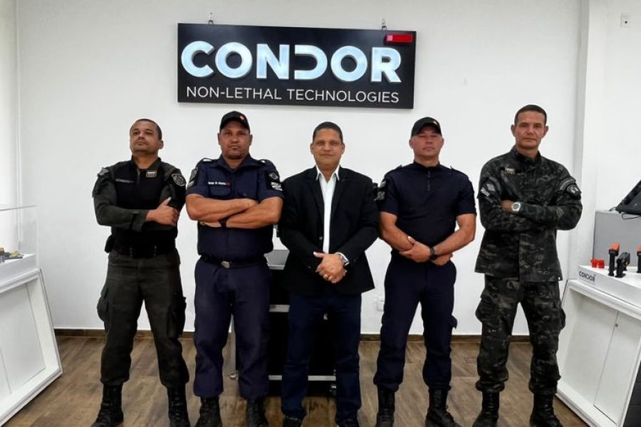 Realizado pela Condor Tecnologias Não Letais, em Nova Iguaçu, o treinamento integra o programa de capacitação do CEPROF Foto: Divulgação