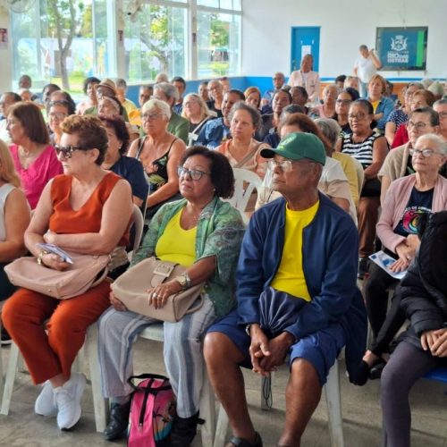 Ação do Junho Violeta reuniu idosos, familiares e representantes da rede de proteção Foto: Divulgação