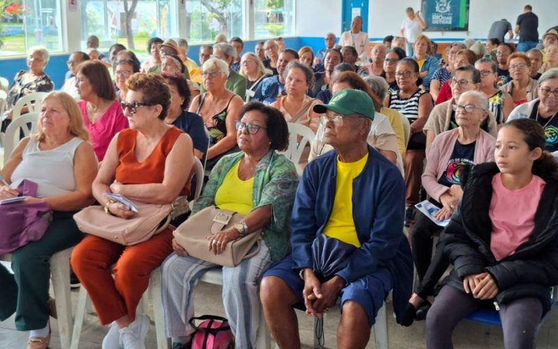 Ação do Junho Violeta reuniu idosos, familiares e representantes da rede de proteção Foto: Divulgação