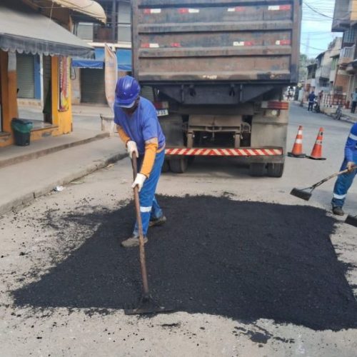 Nesta semana, as equipes executam serviços de patrolamento, nivelamento e aplicação de material Foto: Divulgação