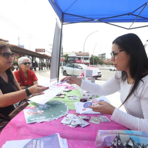 Evento marca abertura oficial das campanhas Outubro Rosa e Outubro Verde, com ações educativas, testes rápidos e pedidos de mamografia Foto: Jorge Ronald