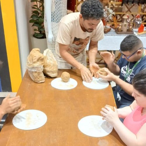 A Oificna foi realizada no Espaço do Artesão, no Shopping Plaza Rio das Ostras Foto: Divulgação
