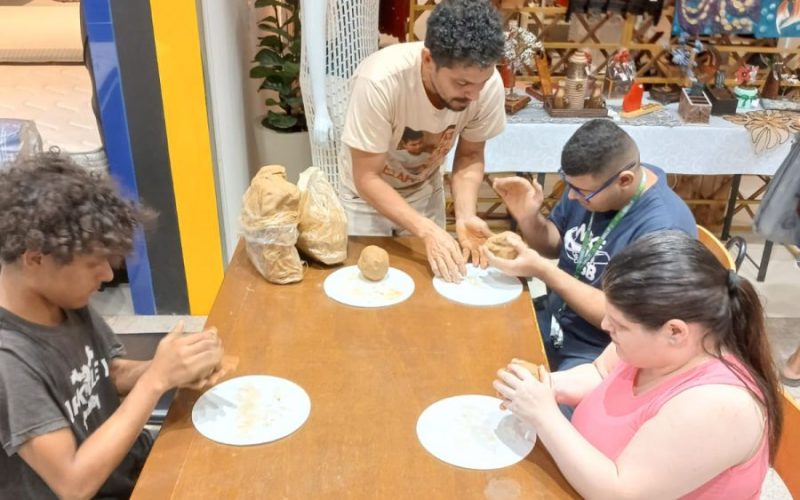 A Oificna foi realizada no Espaço do Artesão, no Shopping Plaza Rio das Ostras Foto: Divulgação