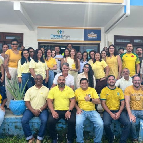 No dia 10 de setembro, data em que é celebrado o Dia Mundial de Prevenção ao Suicídio, a equipe do OstrasPrev se reuniu em apoio à campanha. Servidores e colaboradores vestiram amarelo Foto: Divulgação