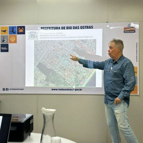 Secretário de Obras e equipe apresentaram a moradores projeto de urbanização Foto: Divulgação