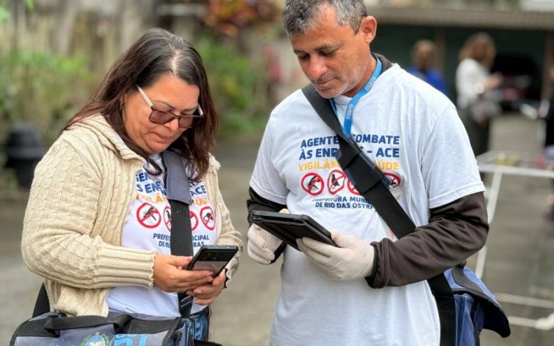 Vigilância substitui planilhas de papel por tablets, no trabalho de campo, e desenvolve sistemas de monitoramento de focos de Aedes Foto: Ákilla Ribeiro