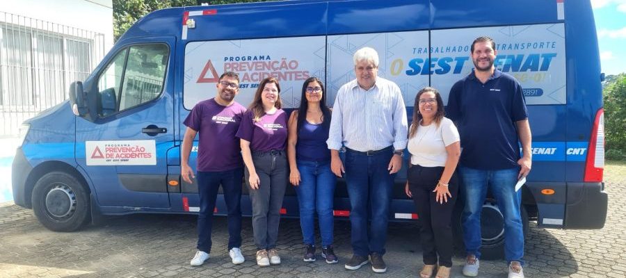 Mário Max, no meio, recebeu a equipe do SEST SENAT, na última quarta-feira, dia 6 Foto: Divulgação