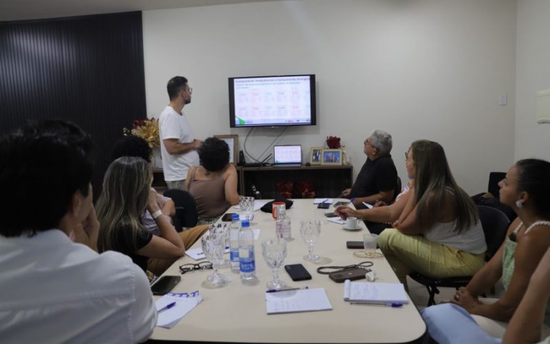 Rodrigo Oliveira apresentou investimentos e as possibilidades do Programa Agora Tem Especialistas para os municípios Foto: Ákilla Ribeiro