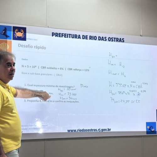 Secretário de Obras, engenheiro Wayner Fajardo, ministrou capacitação sobre projetos de pavimentos flexíveis Foto: Divulgação