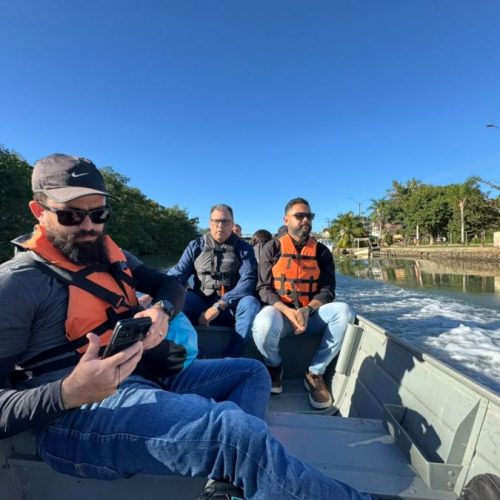 As equipes percorreram o Rio das Ostras e seus afluentes, realizando inspeções e levantamentos técnicos Foto: Secom