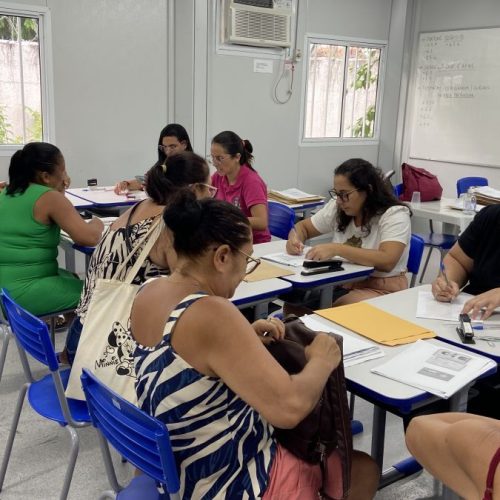 Profissionais devem apresentar os documentos comprobatórios no Núcleo de Gestão Pedagógica. Foto: Divulgação