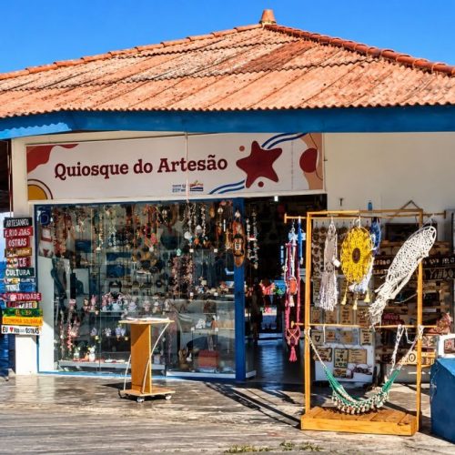 O Quiosque do Artesão fica instalado na orla da praia de Costazul. Foto: divulgação
