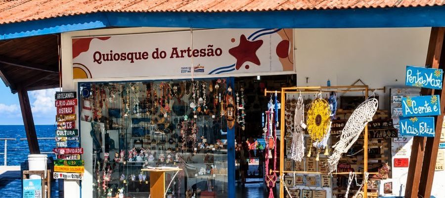 O Quiosque do Artesão fica instalado na orla da praia de Costazul. Foto: divulgação