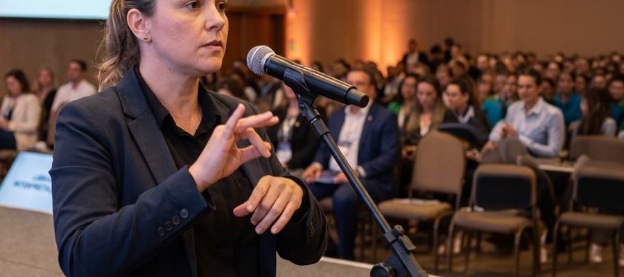 Abriu Processo Seletivo para contratar Tradutores e Intérpretes de Libras Foto: Divulgação