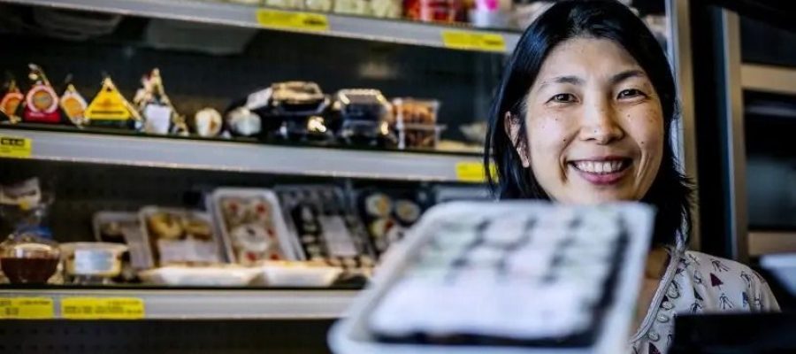Ação será lançada em 5 de outubro para incentivar compras locais e fortalecer pequenos negócios da Região dos Lagos. Foto: ilustração